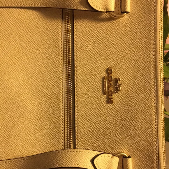 Beautiful Coach Leather Purse - Picture 2 of 5